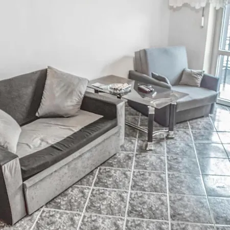 2 Bedroom Beautiful In Appartamento Kołobrzeg