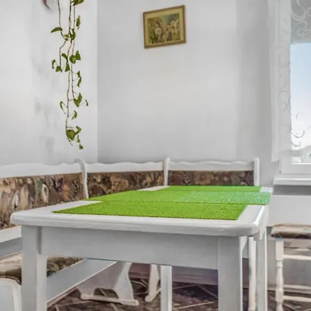 2 Bedroom Beautiful In 아파트 *